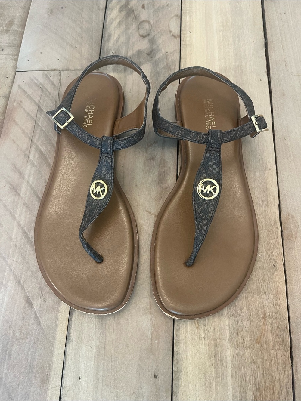 Michael Kors Women's Brown Leather T-Strap Sandals - Brown/Black Size 7